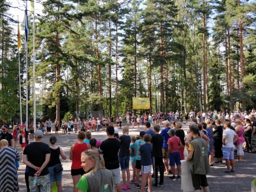 Sunnuntai - aurinkoinen alku leirille!