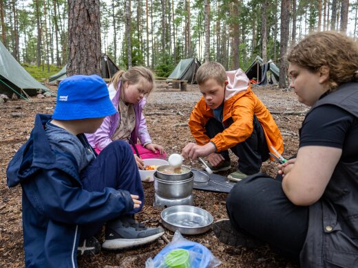 Vesisateesta aurinkoon, ja tuulien kautta uudestaan