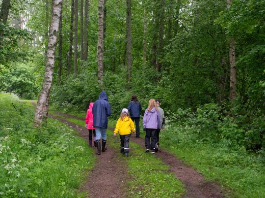 Selviytyjiä, saunomista ja viimeisten päivien leiritunnelmia