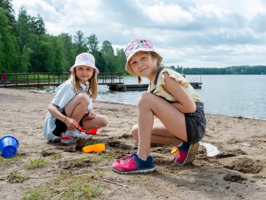Sulkapalloa, saunomista ja juhannushumua Kesärinteen kolmannella leiriviikolla
