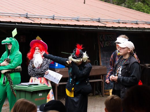 Seikkailu Simien kanssa