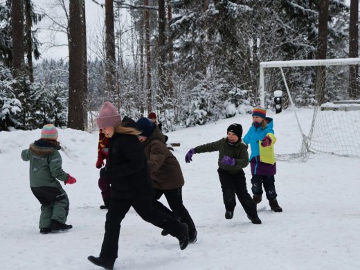 Laskiaistiistai hiihtolomaleirillä